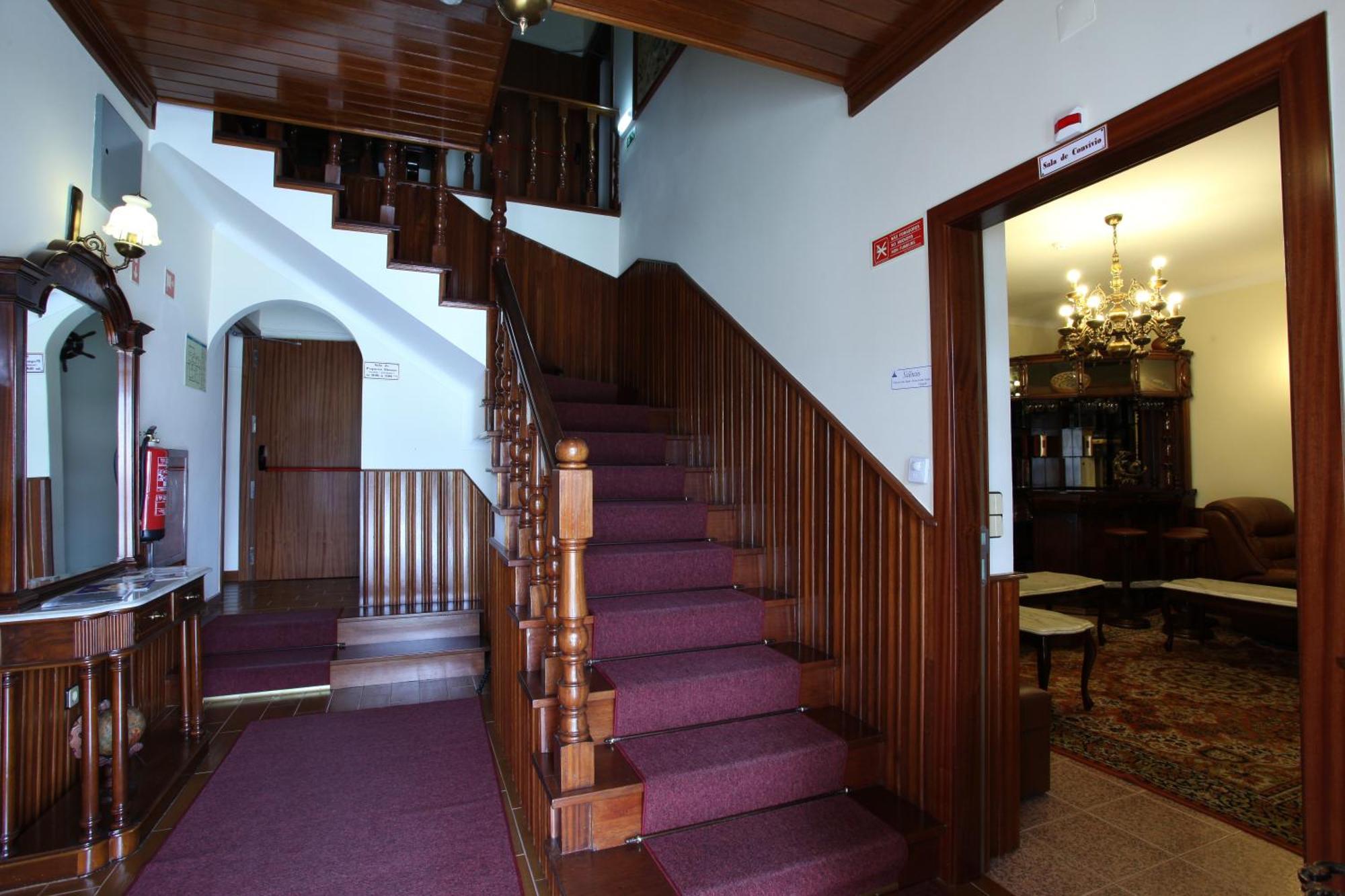 ホテル Residencial Sra. Da Lomba Pinhanços エクステリア 写真