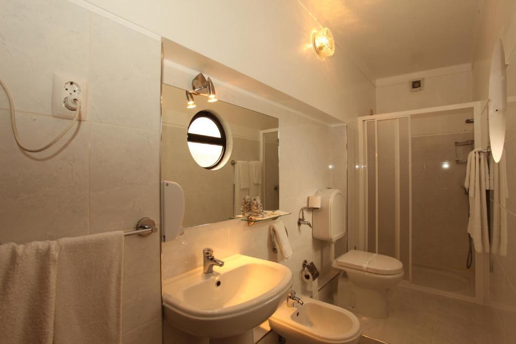 ホテル Residencial Sra. Da Lomba Pinhanços エクステリア 写真