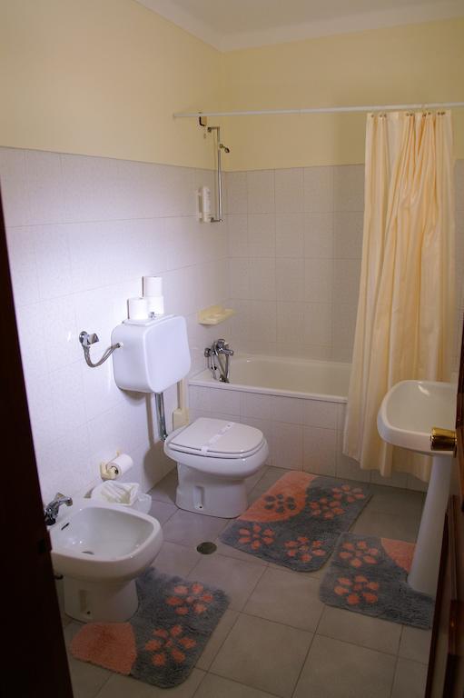 ホテル Residencial Sra. Da Lomba Pinhanços エクステリア 写真